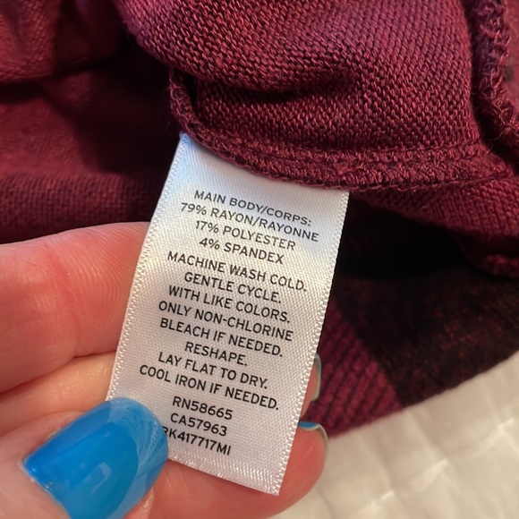 Abound red and black checker pattern top size med - Picture 4 of 4